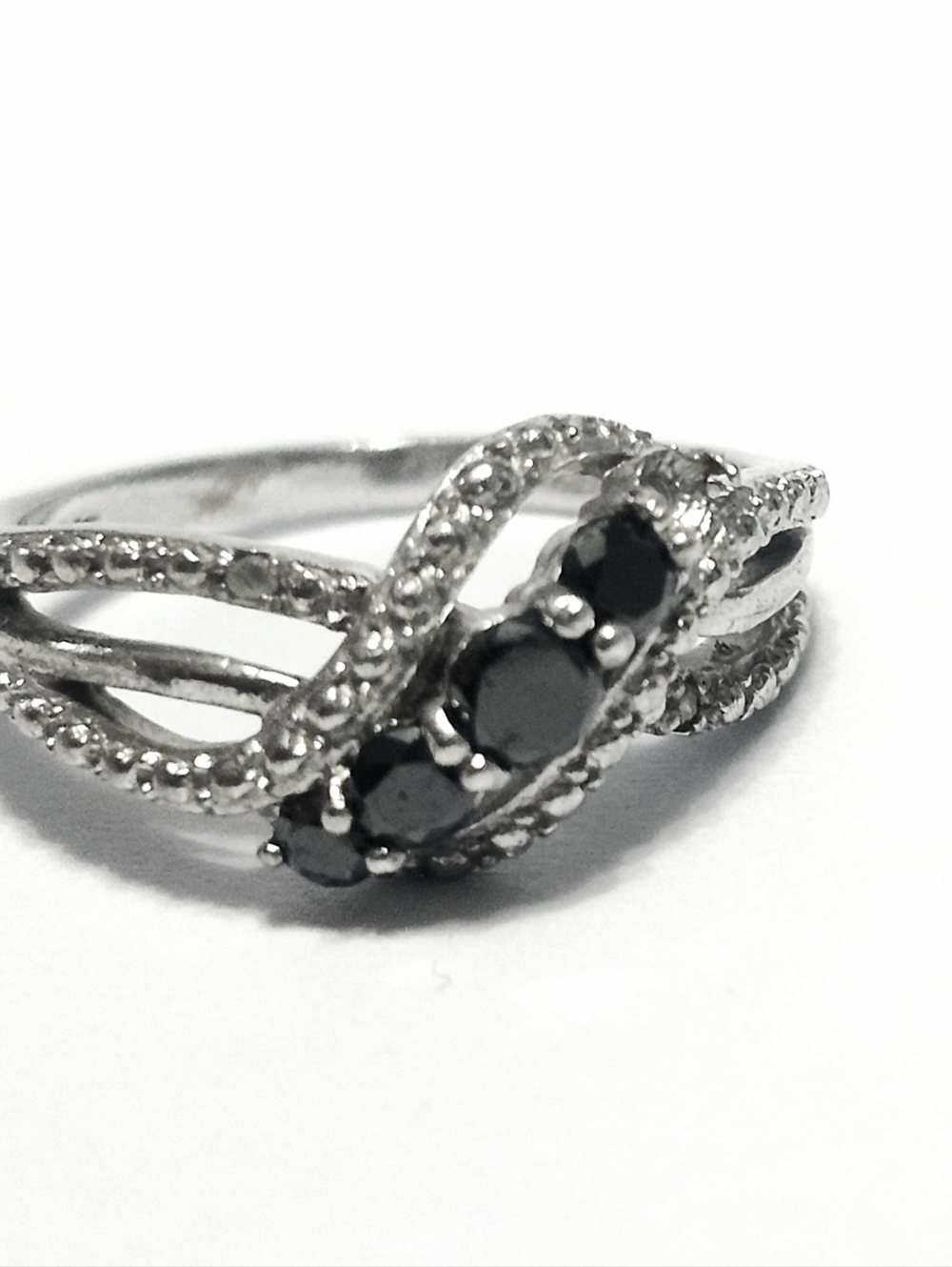 Sterling Silver Black & White Stone Infinity Ring size 6 one Stone Missing - Picture 11 of 11